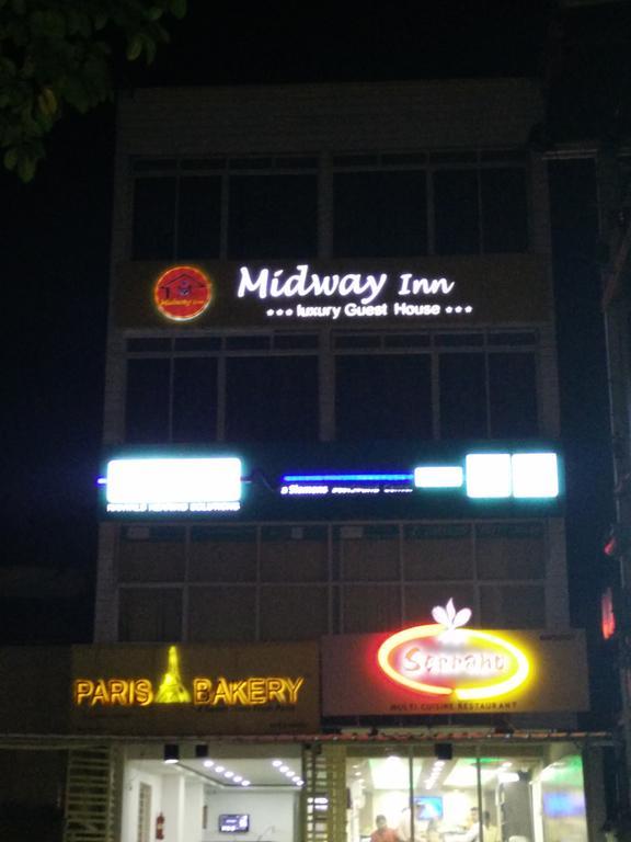 Midway Inn 布巴内什瓦尔 外观 照片